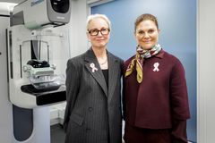 Kronprinsessan Viktoria tillsammans med Cancerfondens generalsekreterare Ulrika Årehed Kågström