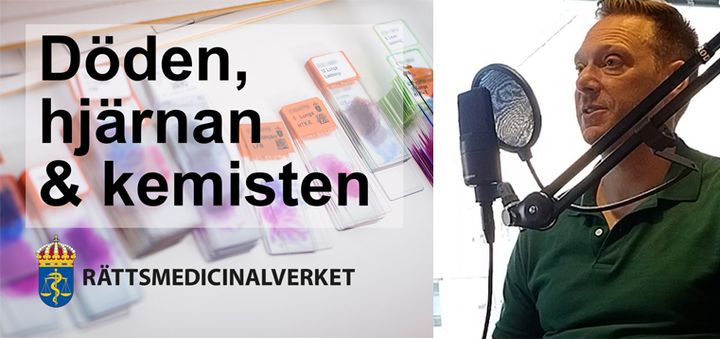 En man pratar in i en studiomikrofon.