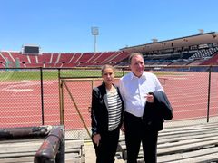 Delegationen från Edelstam Foundation besökte Estadio Nacional som fungerade som koncentrationsläger efter kuppen 1973