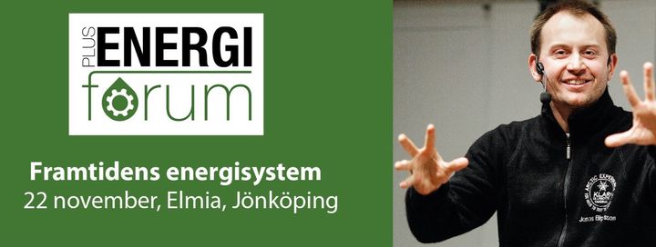 Grön bakgrund med vit text där det står Plusenergiforum, framtidens energisystem, 22 november, Elmia Jönköping. Samt en bild på  internetpionjären Jonas Birgersson som håller upp båda händerna.