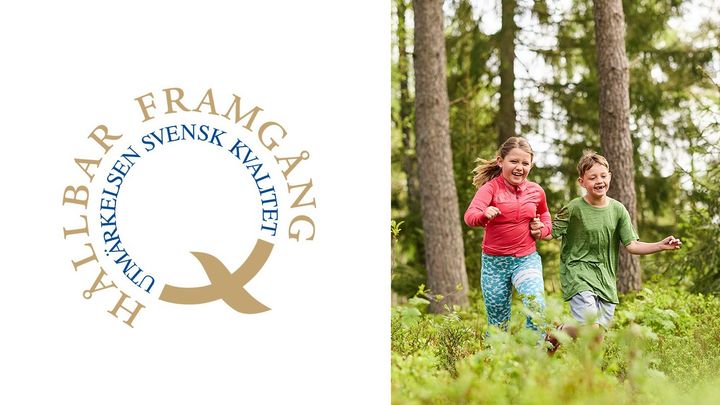 Bildkollage med logotyp för utmärkelsen svenska kvalitet och två barn i en skog.