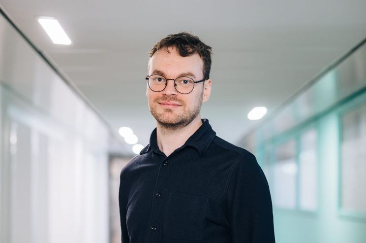 Marc Friberg är anställd på KMC och arbetar med utbildning, övning och forskning. Han har varit en del av Centrum för forskning inom respons- och räddningssystem (CARER) på Linköpings universitet, och forskarskolan Forum Securitatis som är en forskarskola inom samhällssäkerhet, trygghet och krishantering, som drivs av forskningsinitiativen Security Link och CARER.