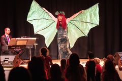 Föreställning Lilla Jag och Drakarnas drottning. Foto: Olav Holten.