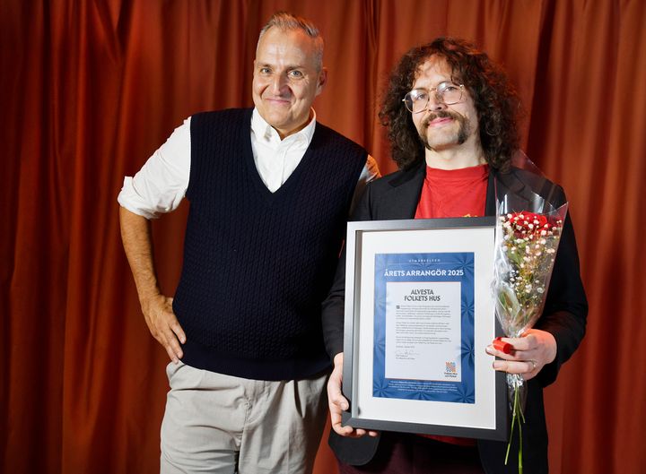 På bild: Fredrik Lindegren (Kulturchef Folkets Hus och Parker) och Jacob Hector (verksamhetschef Alvesta Folkets Hus)