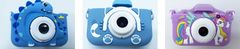 Tre leksakskameror i plast visas på en rad. De har olika färg men är i övrigt väldigt lika varandra.