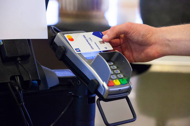 Var tredje svensk tänker handla under Black Week i slutet av november.