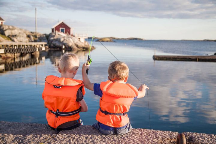 Svenskarna räknar i snitt med att lägga ca 17 000 kronor på resor och större aktiviteter i sommar, men skillnaderna mellan hushåll är stora.