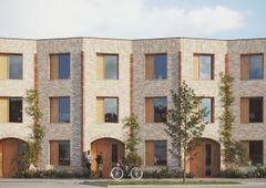 Radhusen i kvarteret Shoji samlas i en sammanhållen och veckad byggnadsvolym som ger ett livfullt och dynamiskt uttryck och skapar ett levande skuggspel som förändras över dygnets timmar.