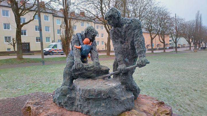 Statyn Kalkarbetaren i Falköping