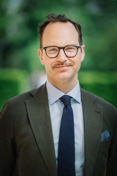 Ekonomhistorikern Rikard Westerberg påbörjar arbetet med berättelsen om Sveriges hemliga spionchef Thede Palm.