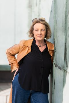 Åsa Furuhagen debuterar som fackboksförfattare med boken "Makten och härligheten".