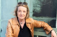 Åsa Furuhagen debuterar som fackboksförfattare med boken "Makten och härligheten".