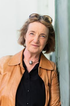 Åsa Furuhagen debuterar som fackboksförfattare med boken "Makten och härligheten".