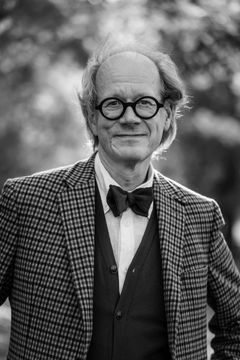 Johan Hakelius är aktuell med boken "Nidbildens historia" som utkommer den 3 september.