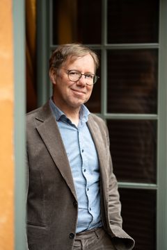 Patrik Hadenius är aktuell med boken "Vasas Testamente: en historia om språket vi kallar svenska" som utkommer den 17 september.