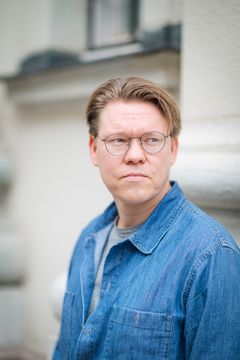 Paul Linjamaa är religionshistoriker och aktuell med boken "Gnosticismens historia".