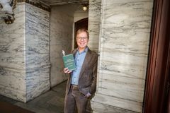 Patrik Hadenius är augustprisnominerad med sin bok Vasas testamente i kategorin Årets fackbok.