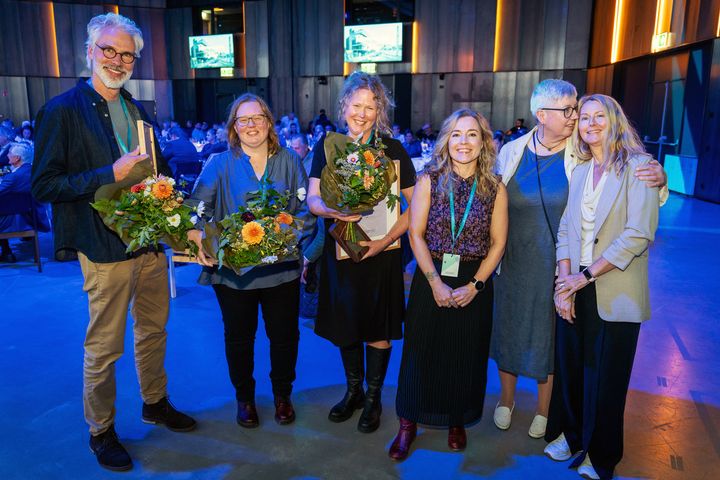 Tv: Johannes van Natijne mottar Johan Willners pris då han ej kunde närvara, Annika Kaspersson Nilsson, Malin Isaksson. Följt av juryn: Johanna Vaker Holver, Annalena Pettersson och Catrin Larsson.