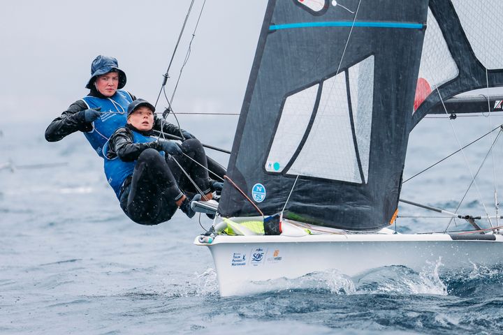 Vilma Bobeck och Rebecca Netzler på världscupen i Hyeres. Foto: Sailing Energy