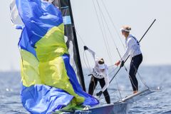 Vilma Bobeck / Rebecca Netzler i lätta vindar på OS. Foto: World Sailing