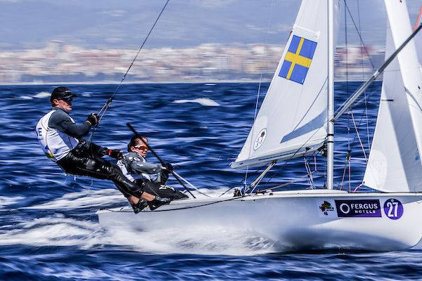Hedvig och Hugo Liljegren i 470. Foto: Sailing Energy