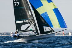 Vilma Bobeck och Ebba Berntsson på 49er-VM. Foto: Sailing Energy