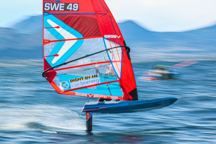 Johanna Hjertberg på EM i iQFOiL. Foto: Sailing Energy