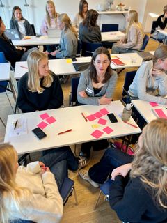 Gruppdiskussioner, workshops och föreläsingar var en del av programmet under tränarträffen.