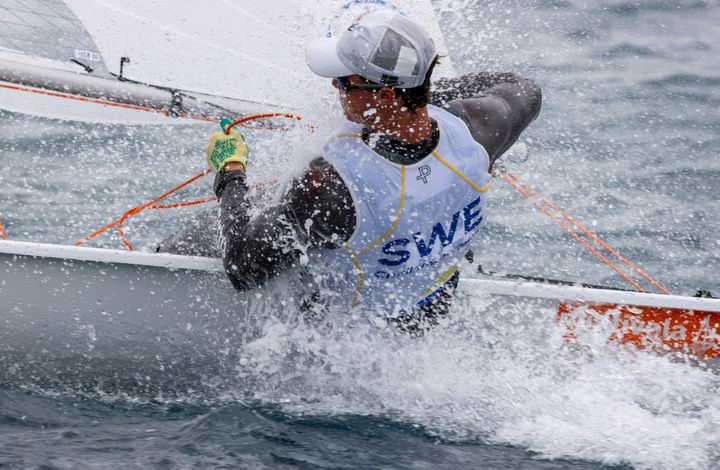 Rasmus Granzin i full action på ILCA-EM. Foto: Thom Touw/EurILCA