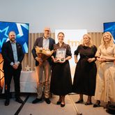 Oskar Lindholm, vd på Eksjöhus Modulbygg, samt Frida Scerdén, vd på Eksjöhus, mottagare av TMF:s Novapris i kategorin "Kreativitet och uthållighet"
