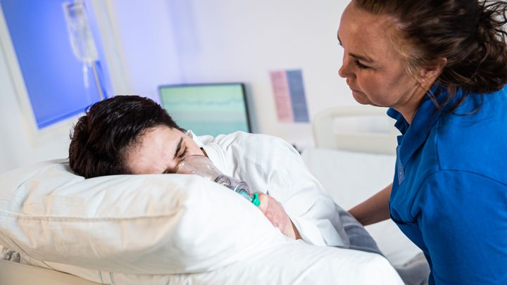 Rödgrön ledning vill stärka kvinnosjukvården i hela regionen.