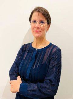 Reem Alsalem, FN:s särskilda rapportör, i blå blus.