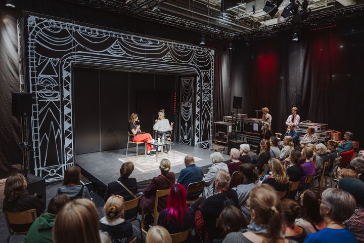 Bild från Dramascenen under Bokmässan 2025. Foto: Natalie Greppi.
