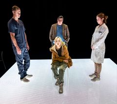 Kalle Malmberg, Mathias Lithner, Marie Robertson (sittande) och Niki Gunke Stangertz i dramat Har du sett Alice?