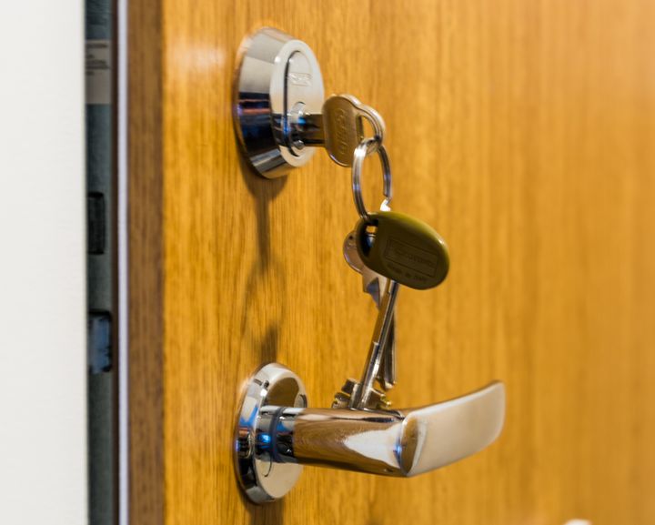 80 % av hyrorna i Kronoberg är klara, med en genomsnittlig höjning på 3,3 %. Nästa år bör höjningen halveras tycker Hyresgästföreningen.