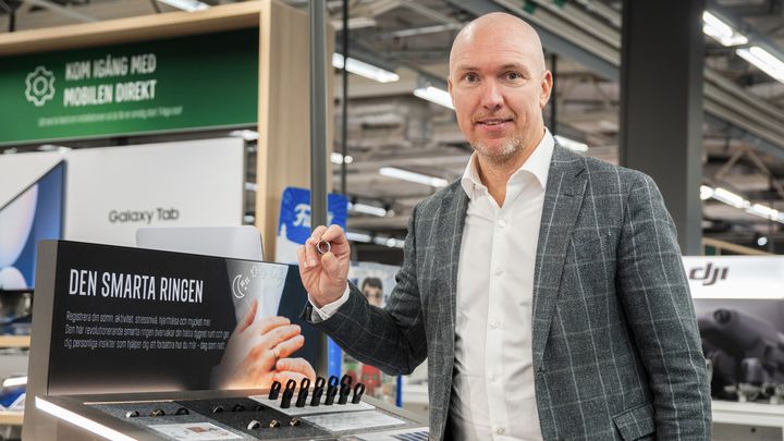 Bakom utnämningen står en jury med representanter från branschen, däribland Elgigantens vd Niclas Eriksson.