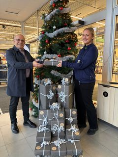 Julklappar doneras till Västerås domkyrka som ska delas ut till barnfamiljer som har det svårt.