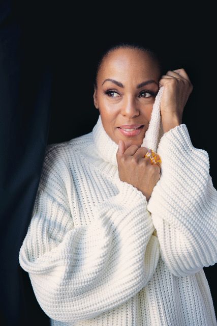 Kayo intervjuas om sin nya bok