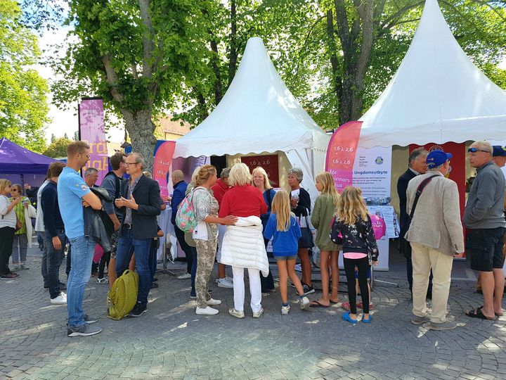 Välbesökt monter under Almedalen 2025