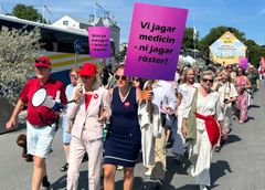 Östrogenmarschen i Almedalen 2026 - manifestationståget i rörelse
