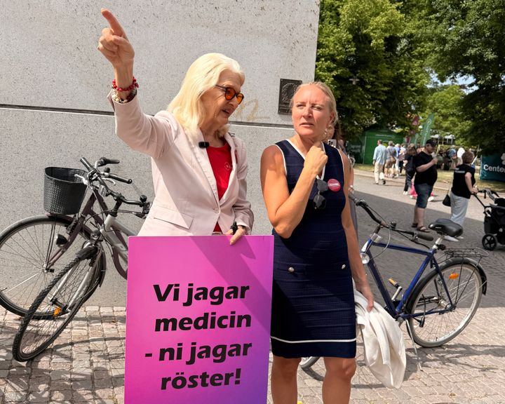 Alexandra Charles och Helena Kopp Kallner inför Östrogenmarschen under Almedalen