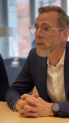 Jakob Forssmed lyssnade och besvarade frågor engagerat