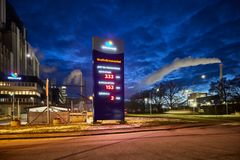 Energin har blivit mer synlig i Västerås. En 8 meter hög skylt vid Kraftvärmeverket visar aktuell produktion av fjärrvärme, el och fjärrkyla i realtid.