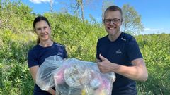 Mälarenergis styrelseordförande Carin Lidman och koncernchef Niklas Gunnar ska springa Mälarenergi Stadslopp med sina egna plastförpackningar på ryggen.
