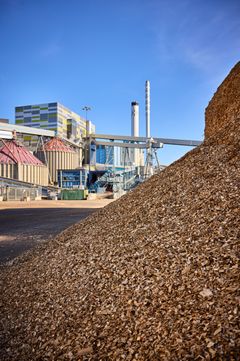 Kraftvärmeverket i Västerås producerar både fjärrvärme och el. Produktionen sker med återvunna och förnybara bränslen och uppgår till 700 GWh el och 1800 GWh värme per år.