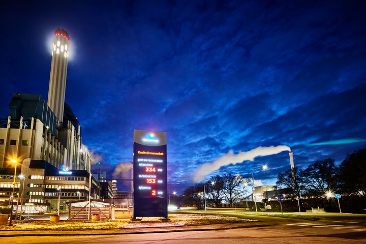 Mälarenergis investeringar gör skillnad. Det underjordiska och storskaliga energilagret för värme bidrar till effektivare drift av kraftvärmeverket och större flexibilitet i produktionen, vilket är bra för både kunderna och klimatet.