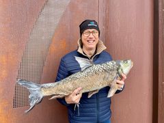 "Mälarenergis vattenkraftstationer förser Sverige med förnybar och fossilfri el. Det är stort i sig, men ännu större blir det när vattenkraften kombineras med fria vattenvägar för fisk och andra djur. Det är jättekul med vinsten, men den stora vinnaren är fisken", säger Fredrik Ölvebo, dammsäkerhetssamordnare på Mälarenergi.