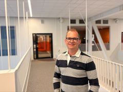 Rävbesöket i kontorsbyggnaden Navet i Västerås var en speciell händelse som engagerade många, konstaterar Mälarenergis fastighetschef Robin Norlén. Räven var sjuk i skabb och mådde inte bra. "Nu används rummet igen och är, som vi ser det, en hyllning till räven".