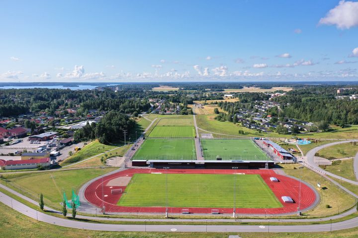 Idrottsplats med fler gräsplaner