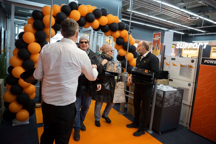 Folkfest i Högsbo när POWER nyöppnar